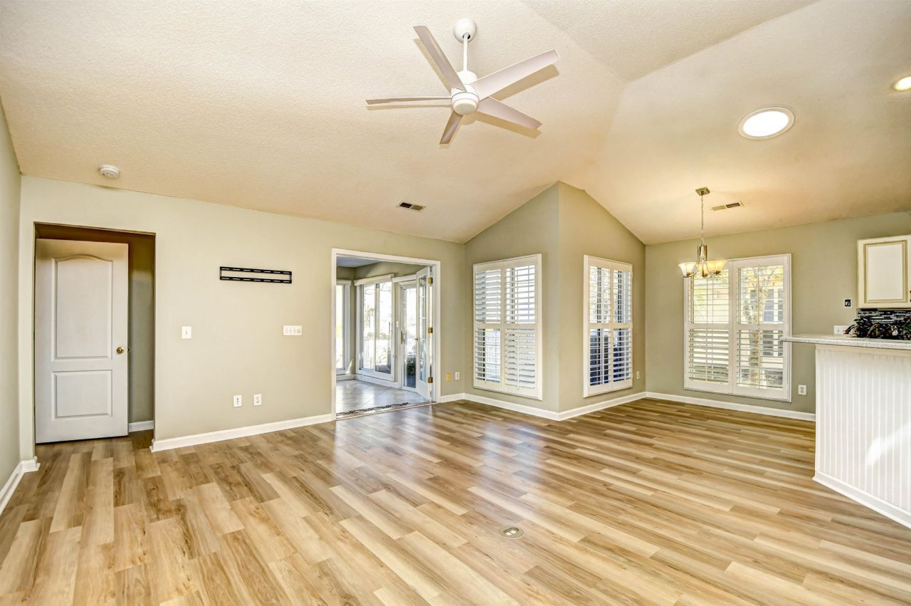 9825 Simonton Ct. Photo 8