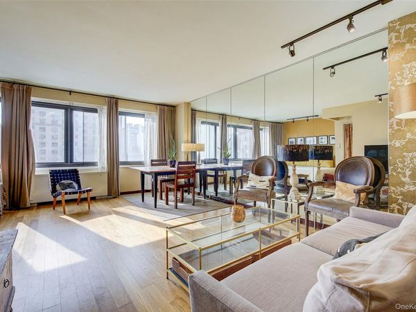 201 W 21st Street, Unit 9G, New York (Manhattan), NY 10011