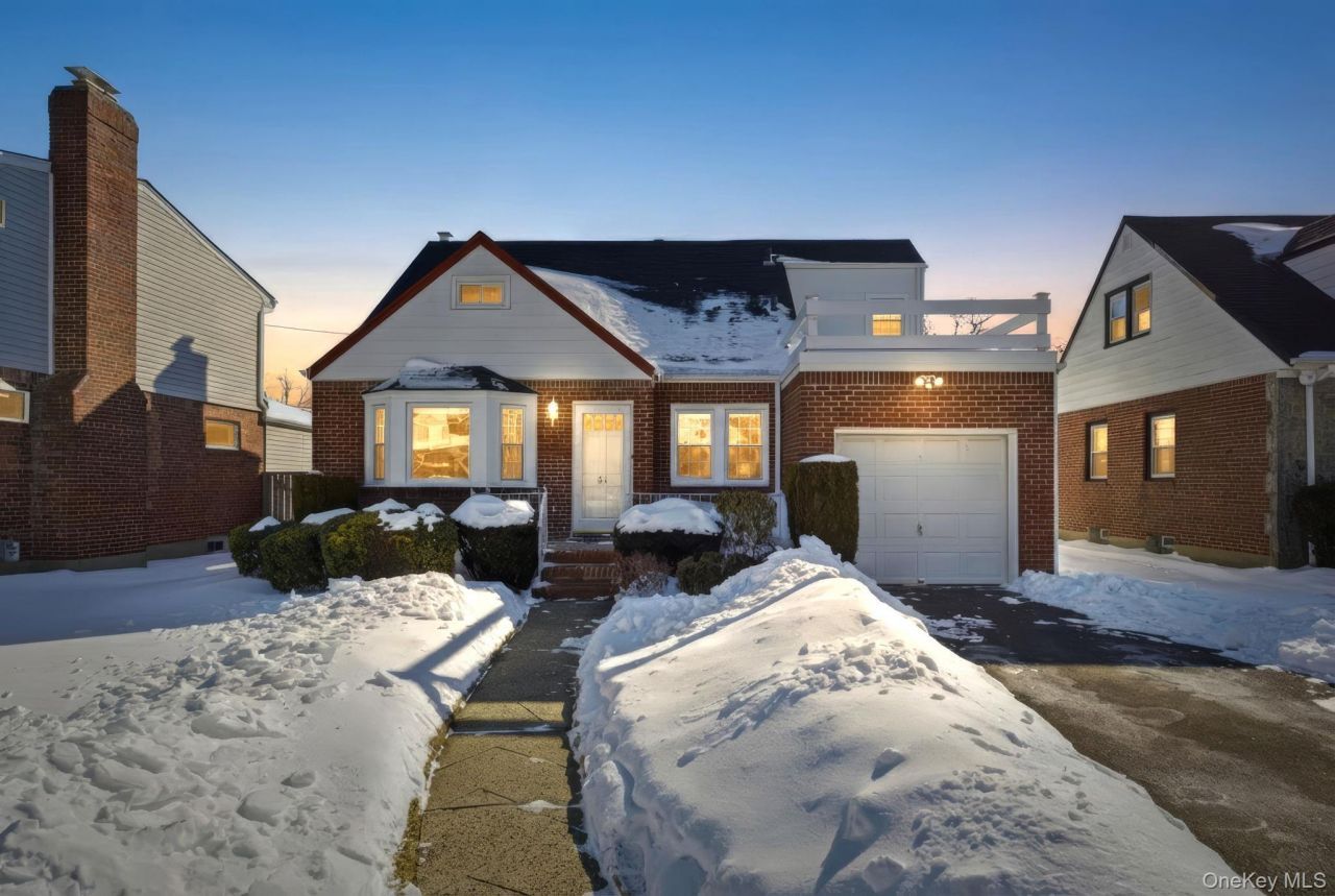 54 Aberdeen Road, New Hyde Park, NY 11040 Main Photo