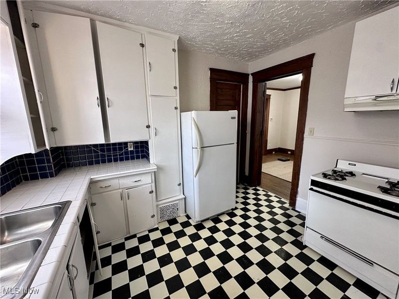 349 Cloverdale Avenue, Akron, OH 44302 Photo 4