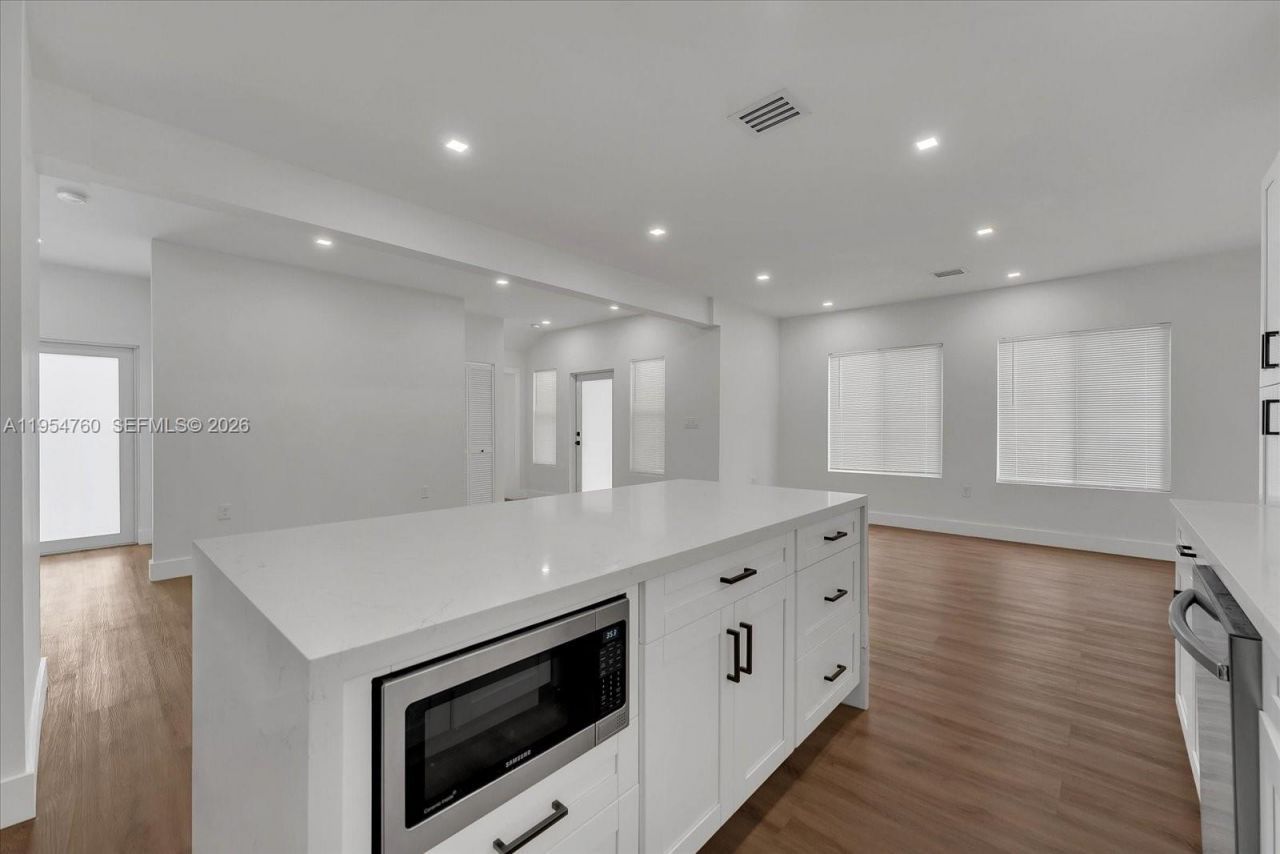 1733 NW 16th St, Unit 1, Miami, FL 33125 Photo