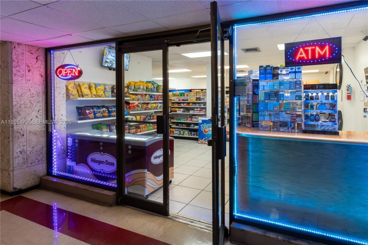 1985 S Ocean Dr, Unit 15G, Hallandale Beach, FL 33009 Photo