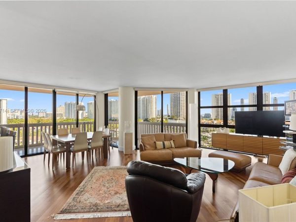 1000 W Island Blvd , Unit 1209, Aventura, FL 33160