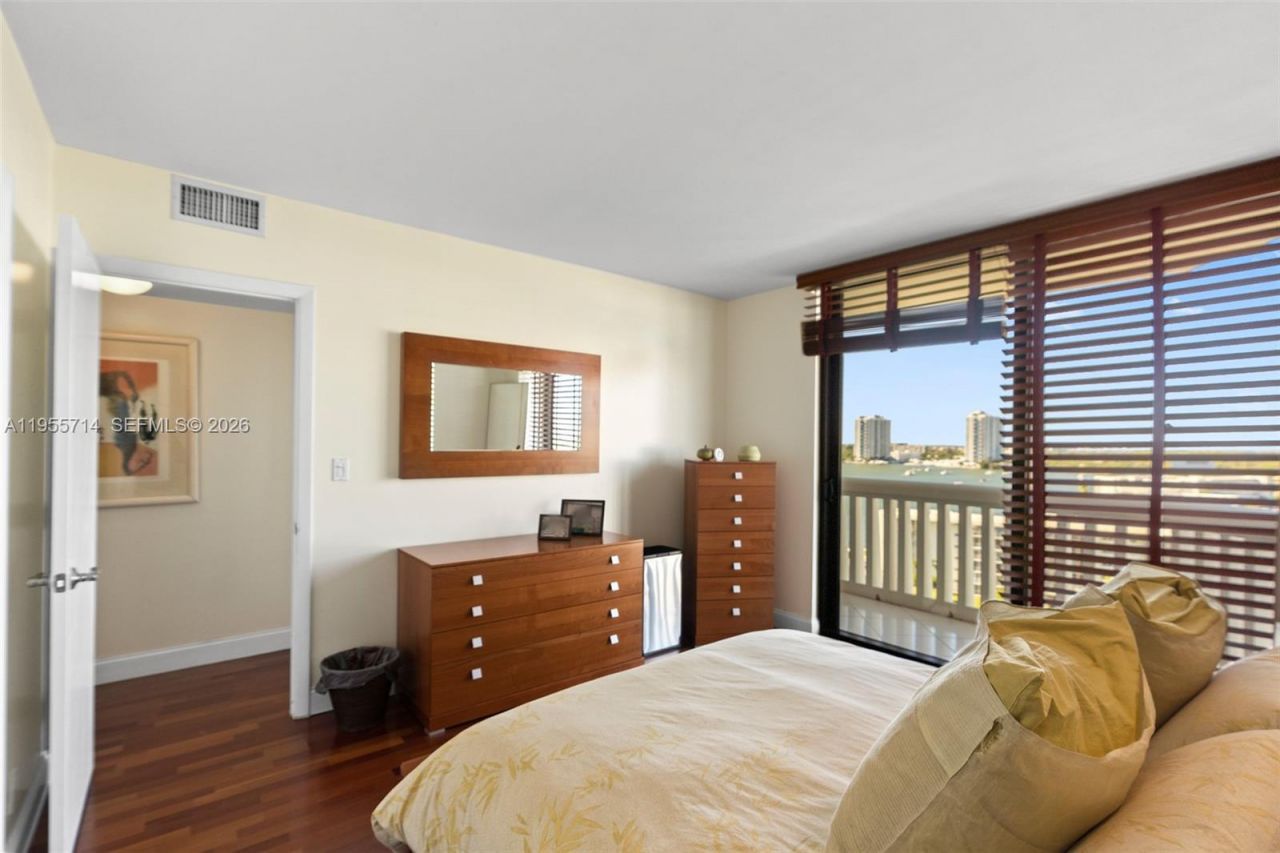 1000 W Island Blvd , Unit 1209, Aventura, FL 33160 Photo