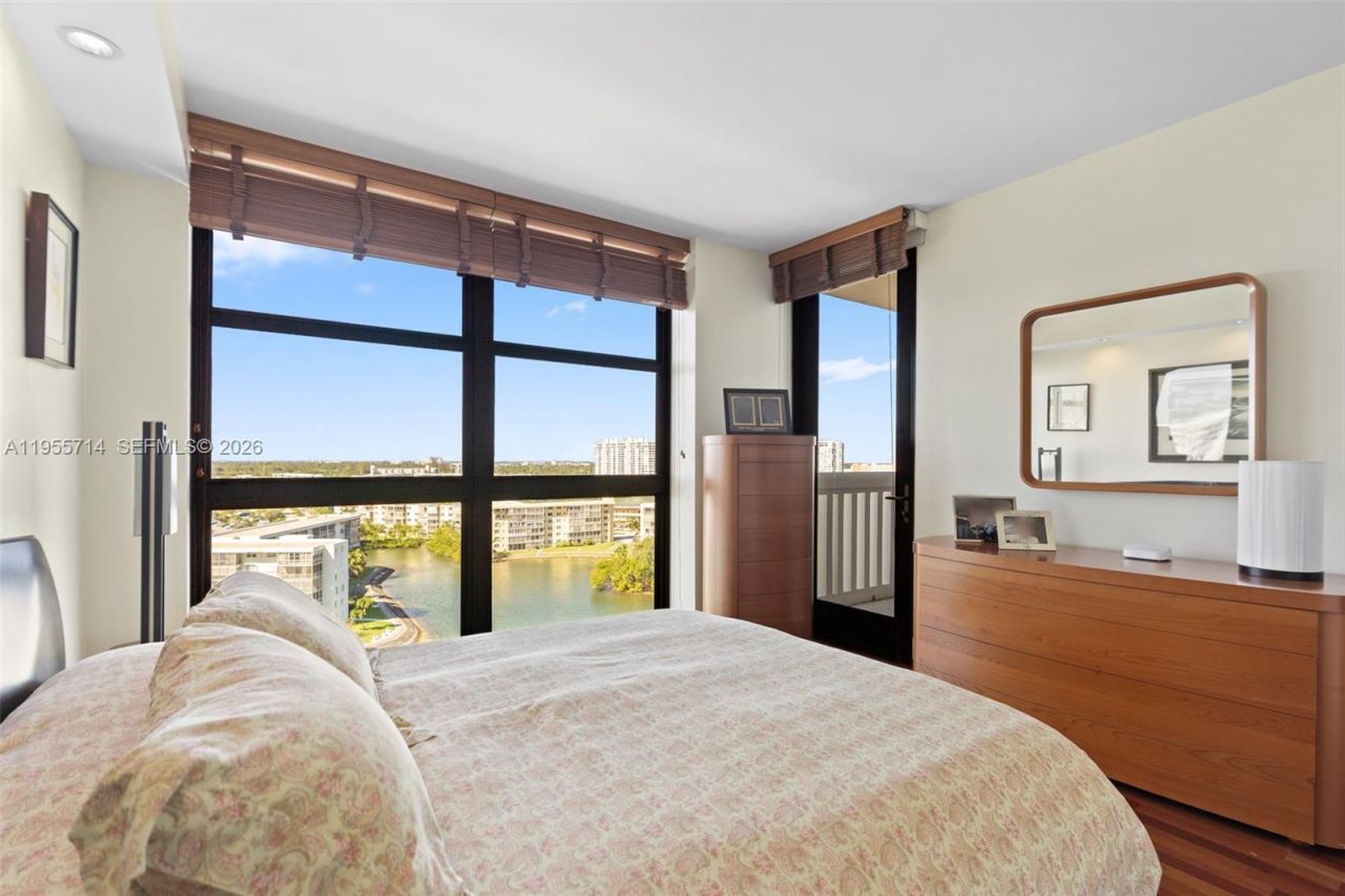 1000 W Island Blvd , Unit 1209, Aventura, FL 33160 Photo