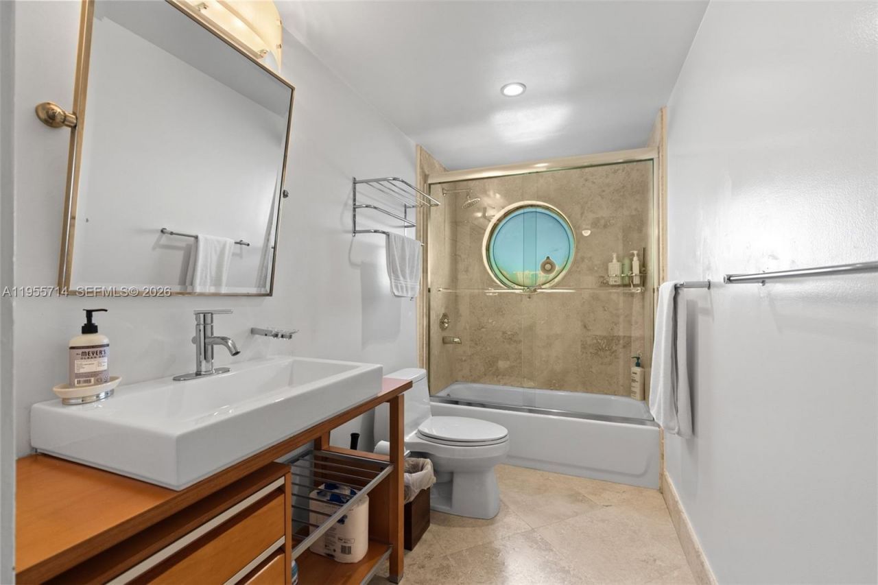 1000 W Island Blvd , Unit 1209, Aventura, FL 33160 Photo