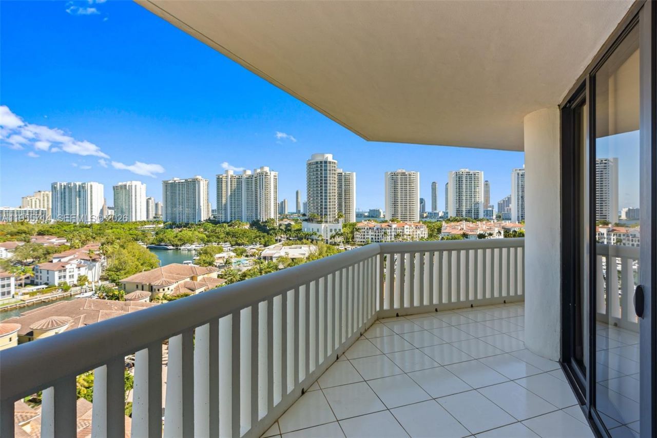 1000 W Island Blvd , Unit 1209, Aventura, FL 33160 Photo