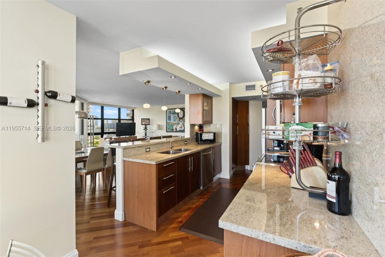 1000 W Island Blvd , Unit 1209, Aventura, FL 33160 Photo