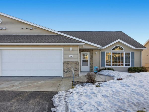 334 30th Street N, Moorhead, MN 56560