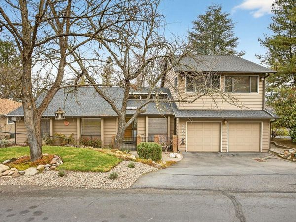 2585 Freedom Way, Medford, OR 97504