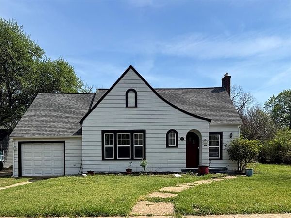 605 W Crockett Street, Ennis, TX 75119