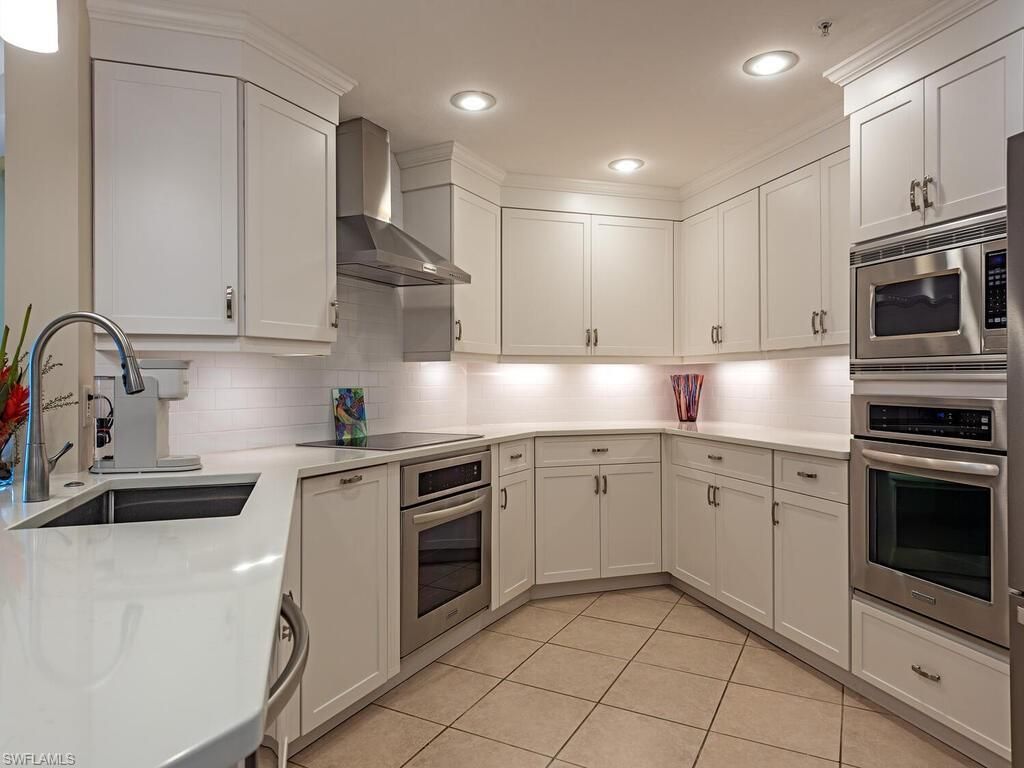 60 Seagate Dr , Unit 1205, Naples, FL 34103 Photo