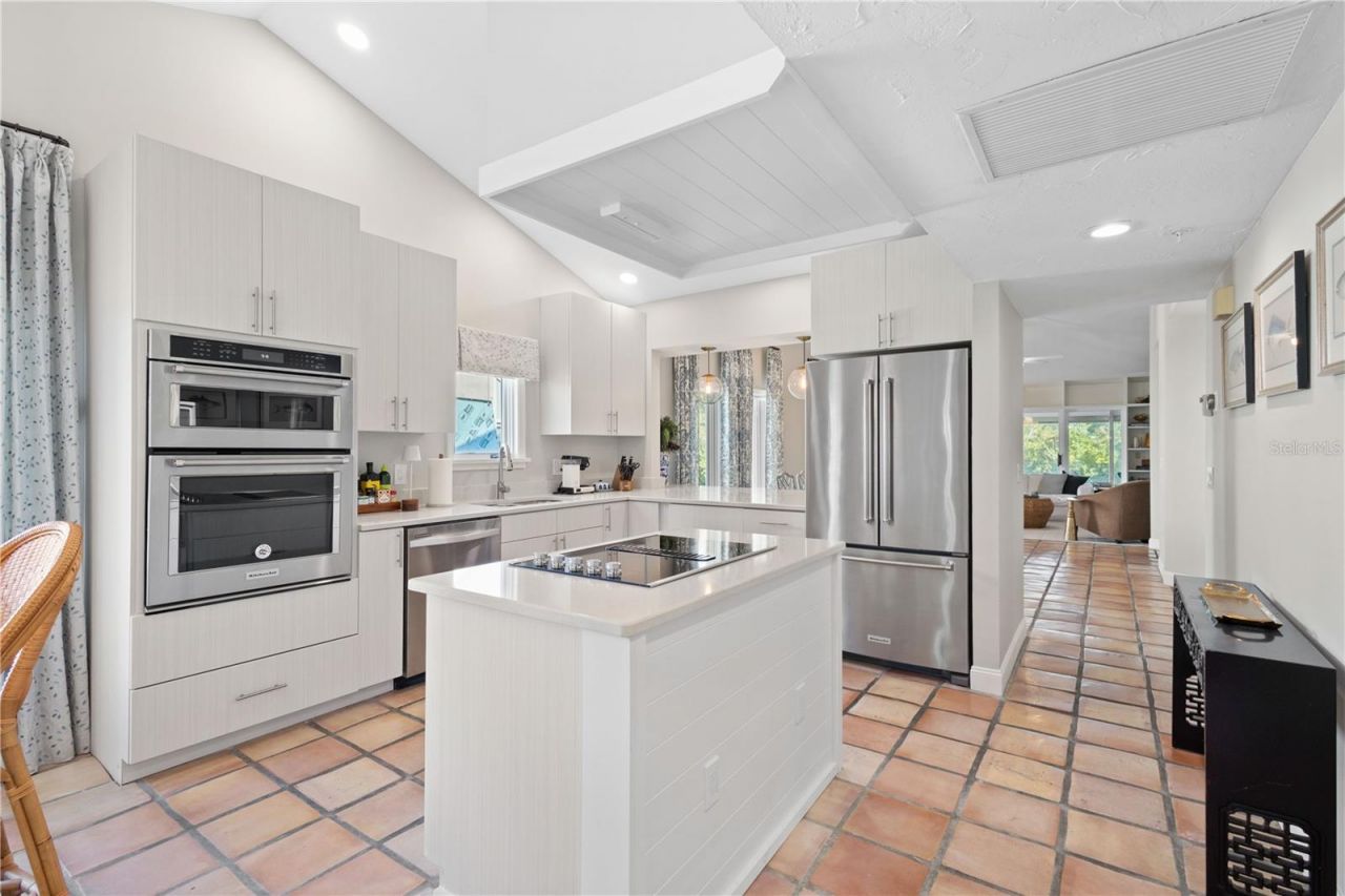 121 Tidy Island Boulevard, Bradenton, FL 34210 Photo