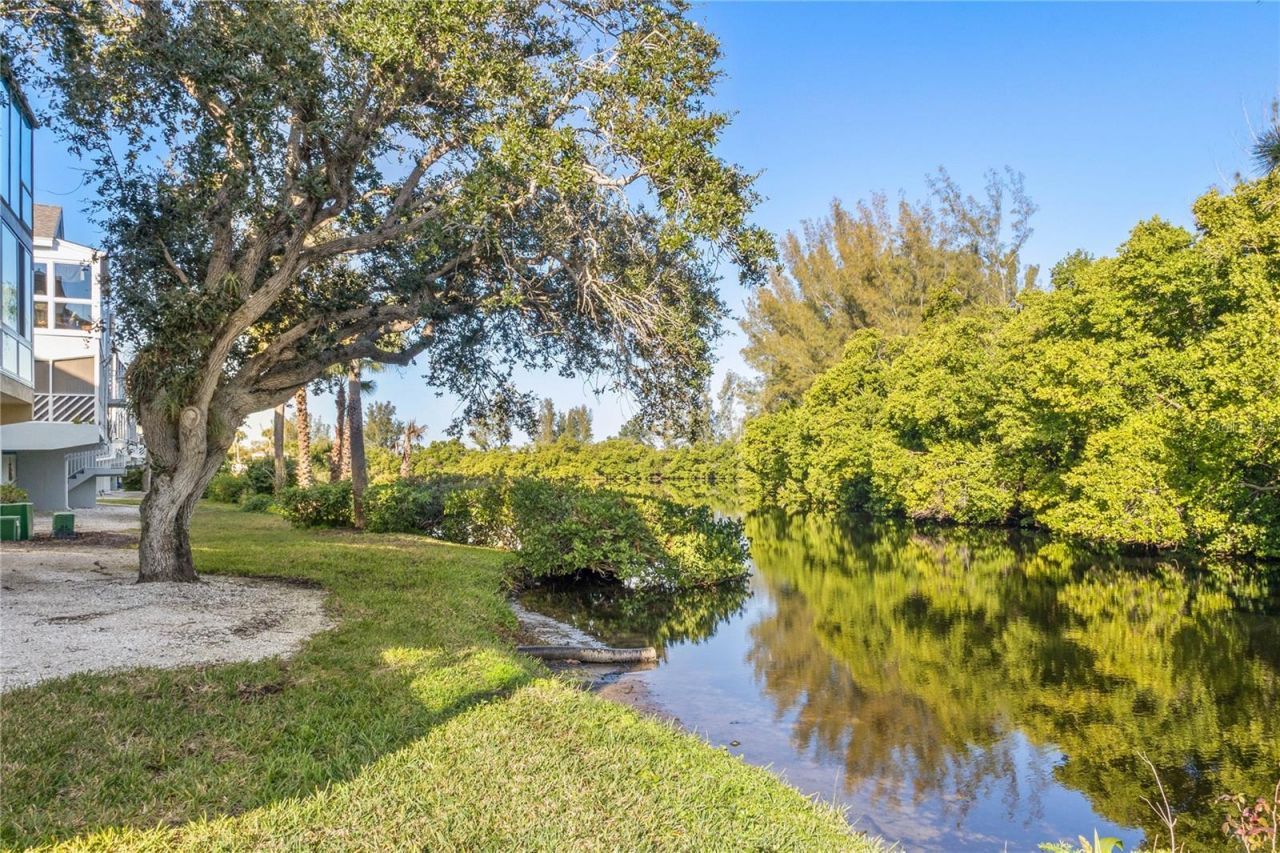 121 Tidy Island Boulevard, Bradenton, FL 34210 Photo