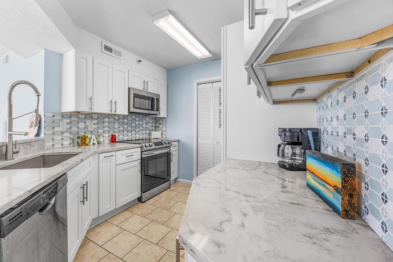 1425 S Ocean Blvd. Photo 17