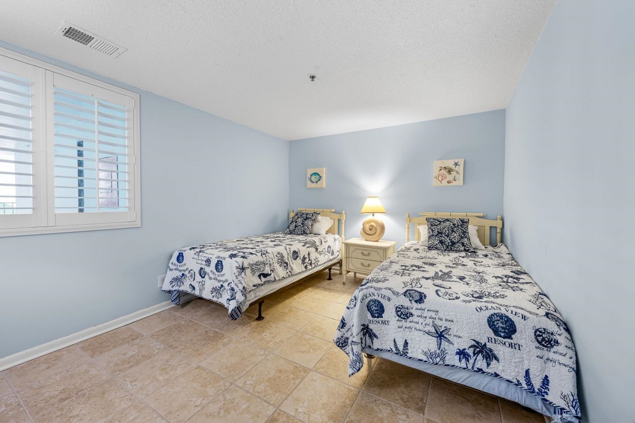 1425 S Ocean Blvd. Photo 32