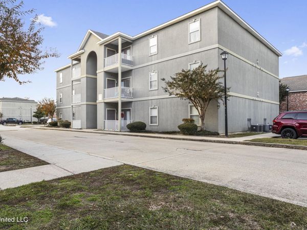 310 Holcomb Boulevard, Ocean Springs, MS 39564