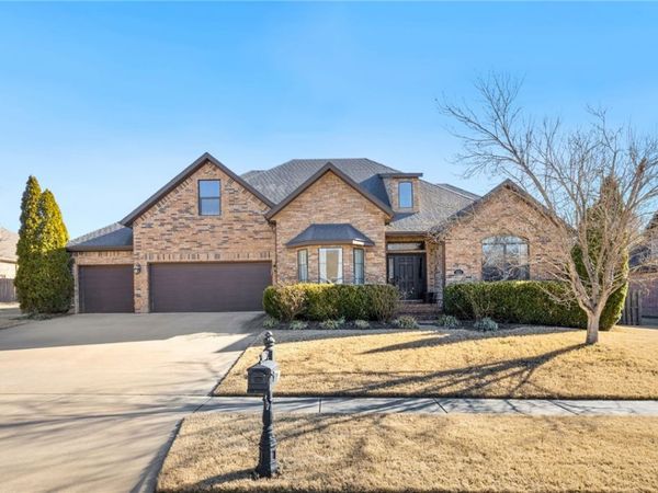 2772 N Signet Place, Fayetteville, AR 72703