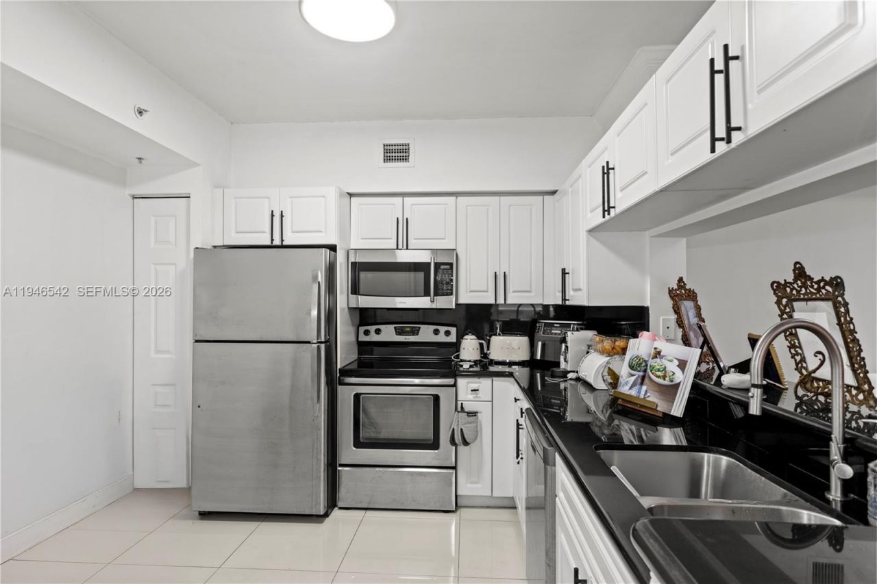 17150 N Bay Rd, Unit 2320, Sunny Isles Beach, FL 33160 Photo