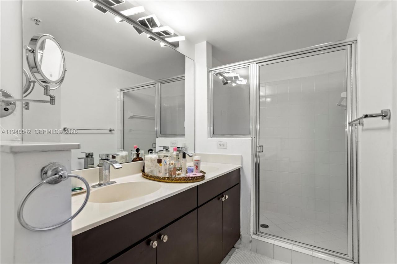 17150 N Bay Rd, Unit 2320, Sunny Isles Beach, FL 33160 Photo