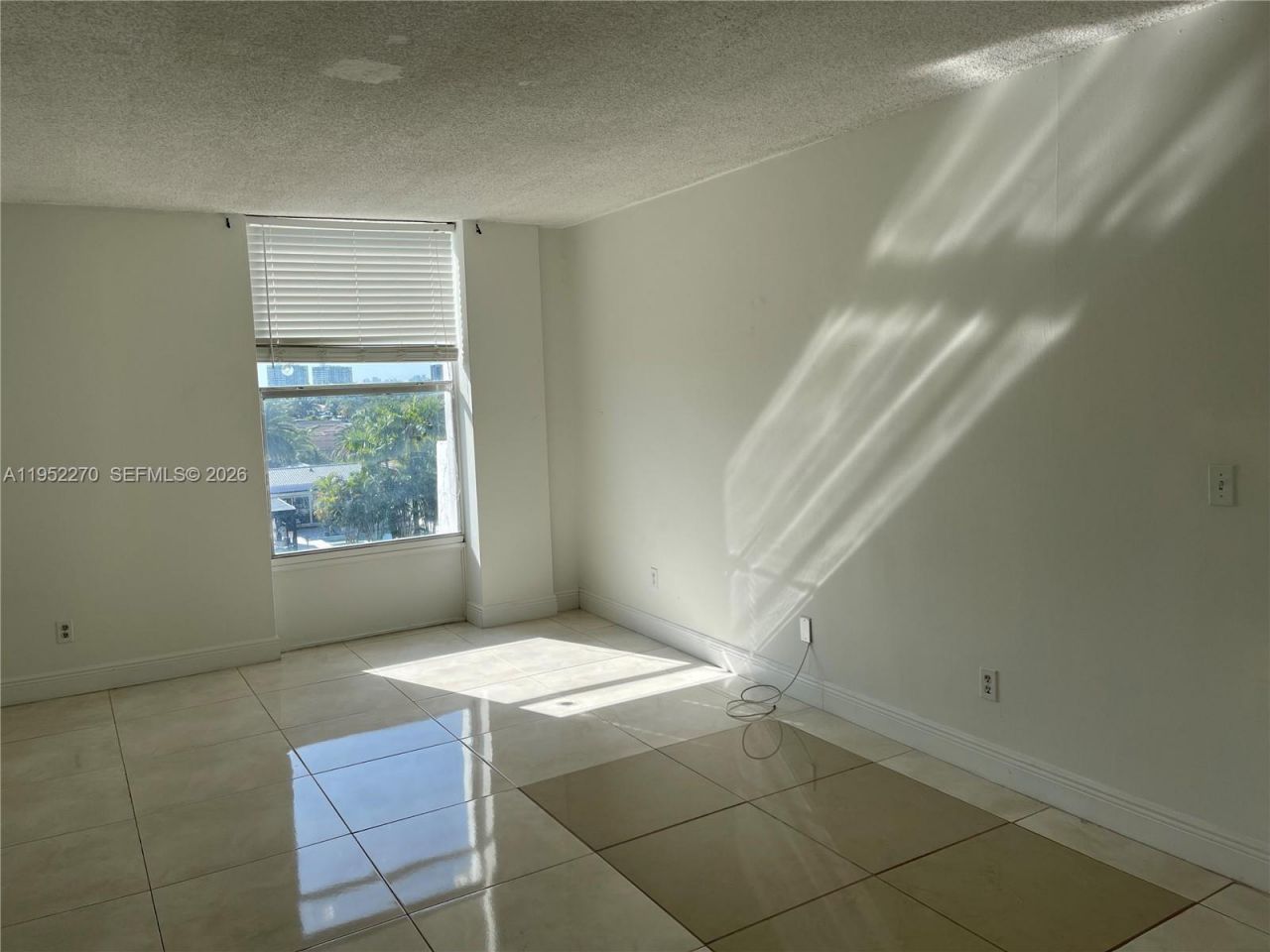 2000 NE 135th St, Unit 408, North Miami, FL 33181 Photo