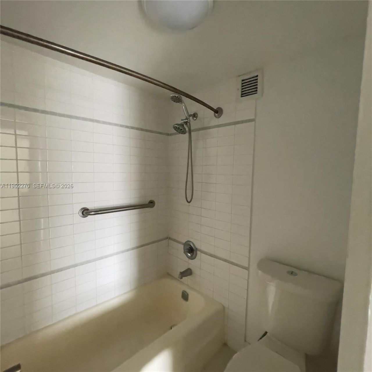 2000 NE 135th St, Unit 408, North Miami, FL 33181 Photo