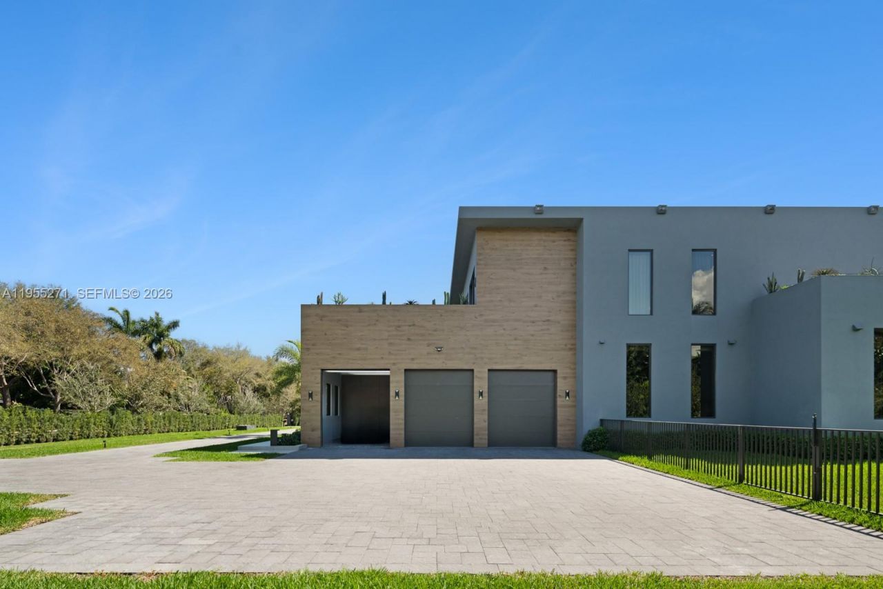 5900 SW 129th Ter, Pinecrest, FL 33156 Photo