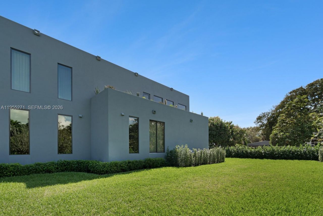 5900 SW 129th Ter, Pinecrest, FL 33156 Photo