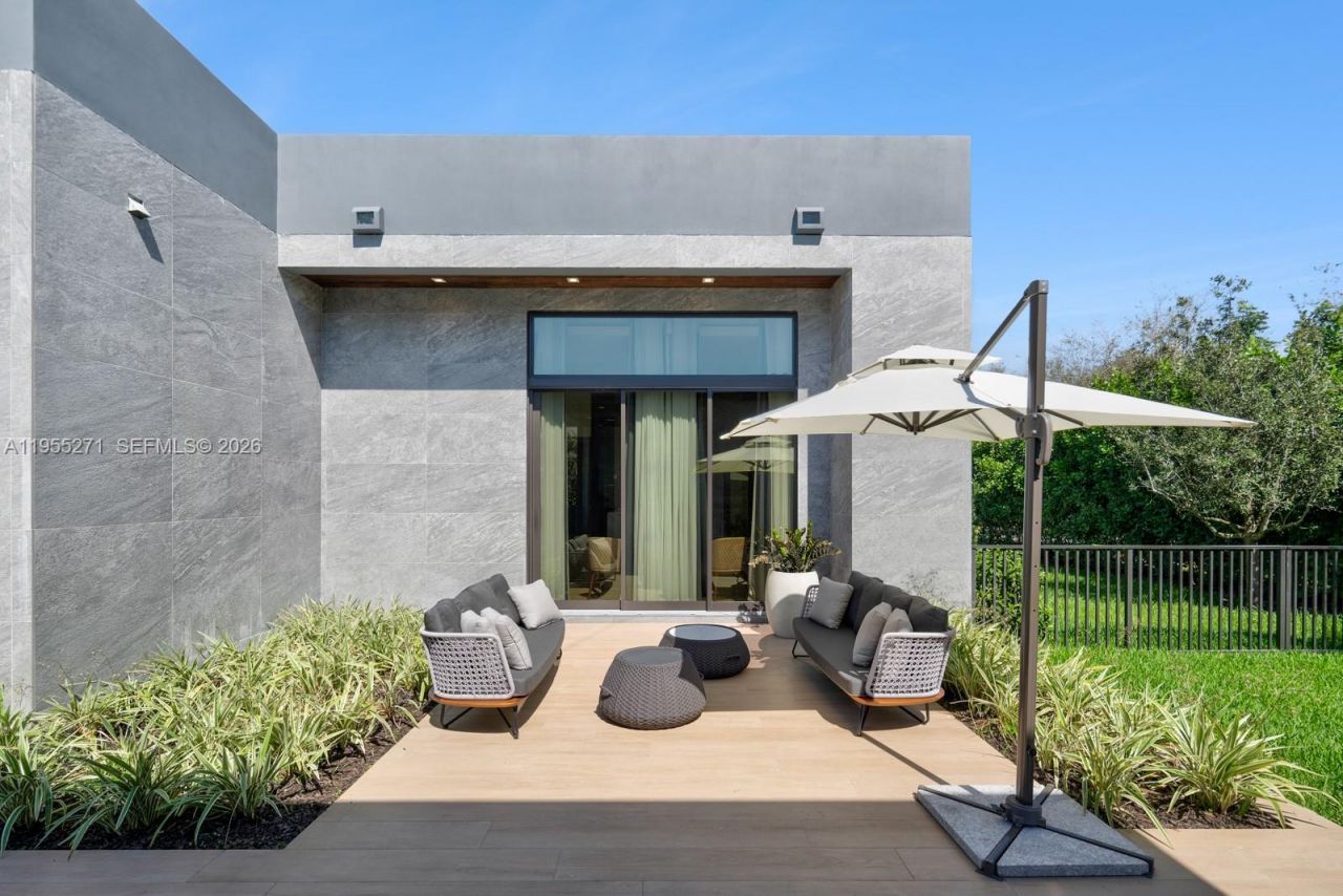 5900 SW 129th Ter, Pinecrest, FL 33156 Photo