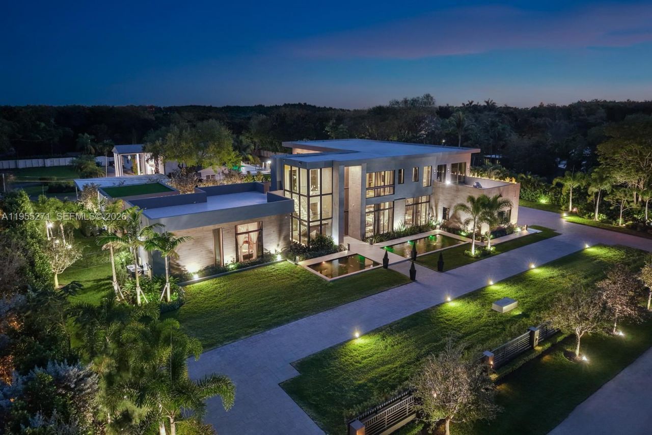 5900 SW 129th Ter, Pinecrest, FL 33156 Photo