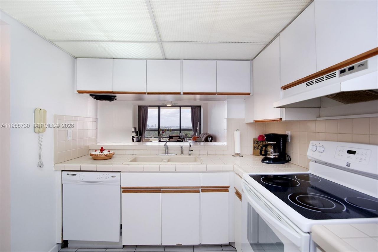 2555 Collins Ave, Unit 1804, Miami Beach, FL 33140 Photo