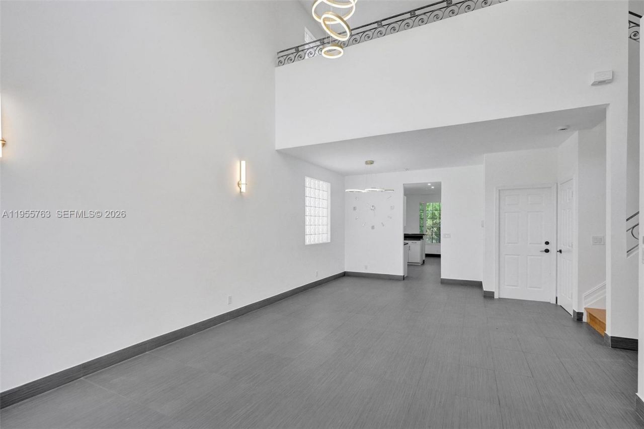 1251 Hayes St, Hollywood, FL 33019 Photo