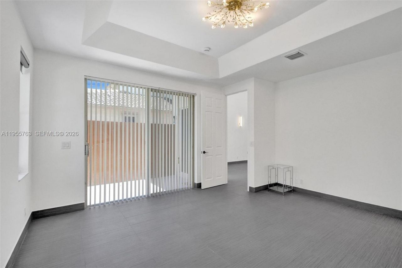 1251 Hayes St, Hollywood, FL 33019 Photo