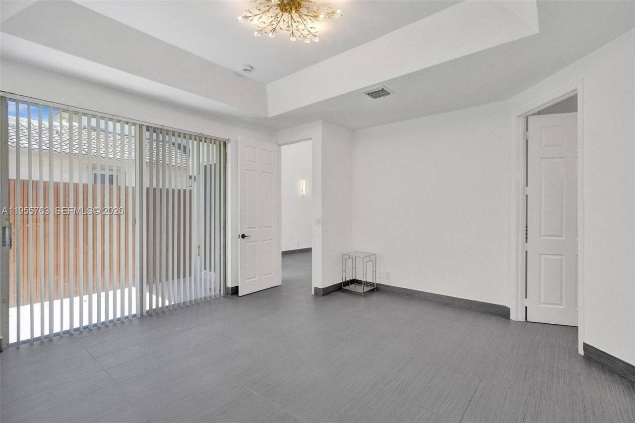 1251 Hayes St, Hollywood, FL 33019 Photo