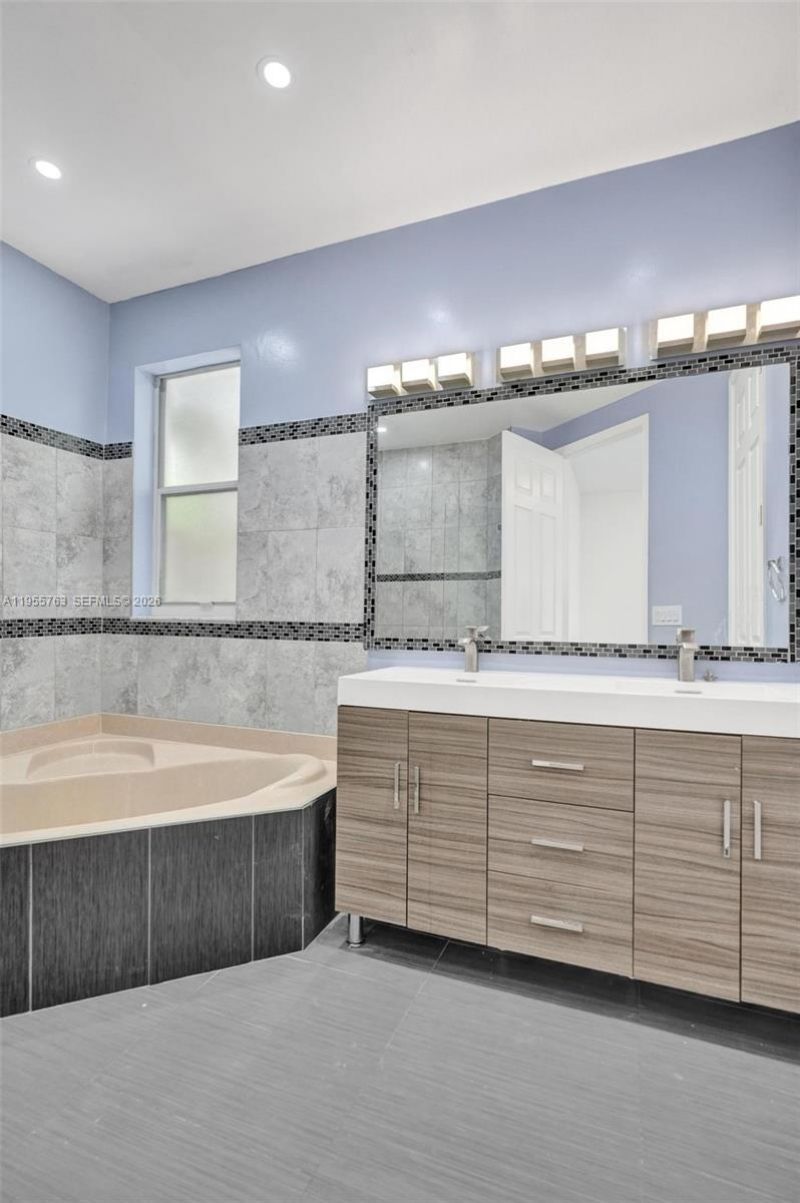 1251 Hayes St, Hollywood, FL 33019 Photo