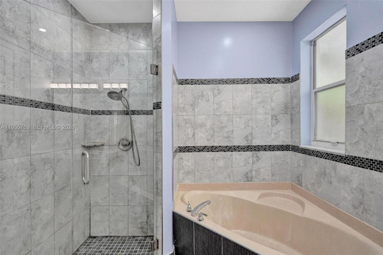 1251 Hayes St, Hollywood, FL 33019 Photo