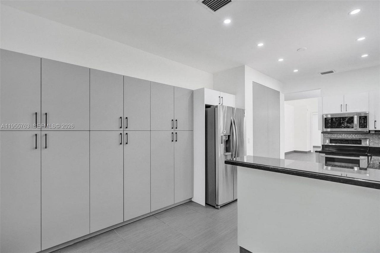 1251 Hayes St, Hollywood, FL 33019 Photo