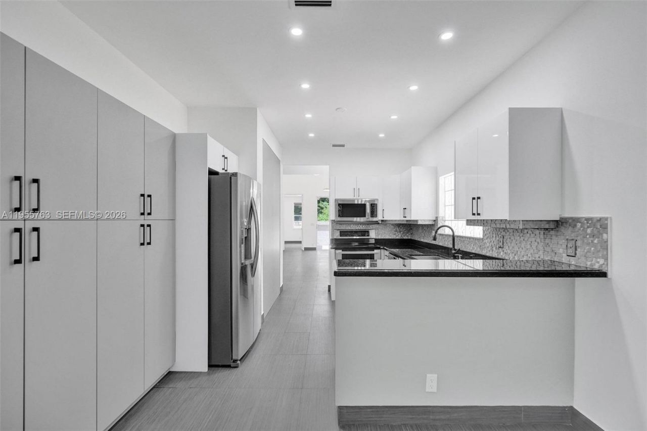 1251 Hayes St, Hollywood, FL 33019 Photo