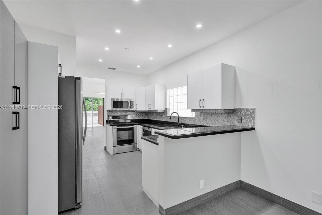 1251 Hayes St, Hollywood, FL 33019 Photo