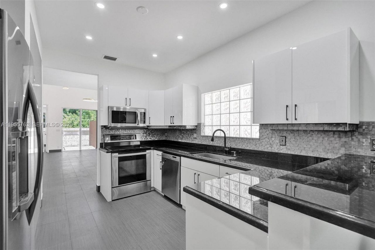 1251 Hayes St, Hollywood, FL 33019 Photo