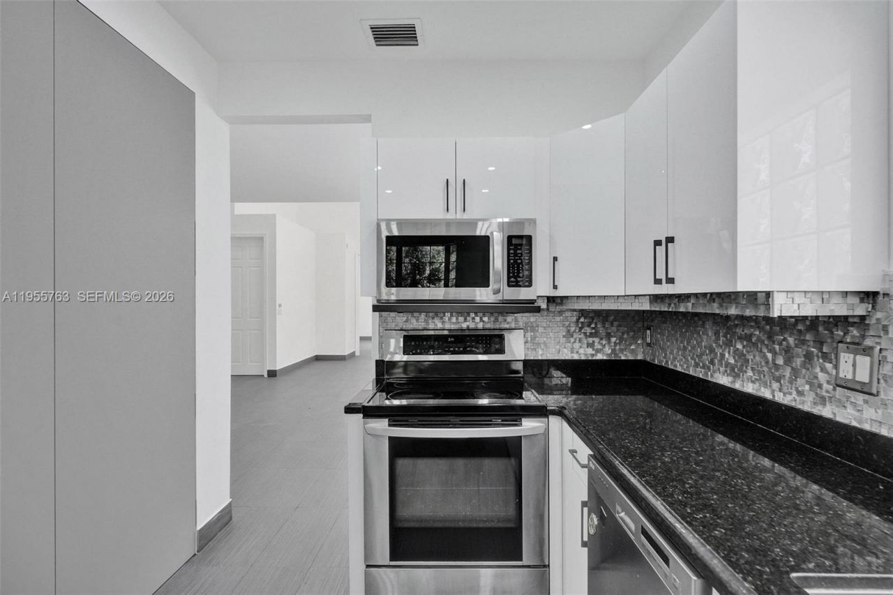 1251 Hayes St, Hollywood, FL 33019 Photo