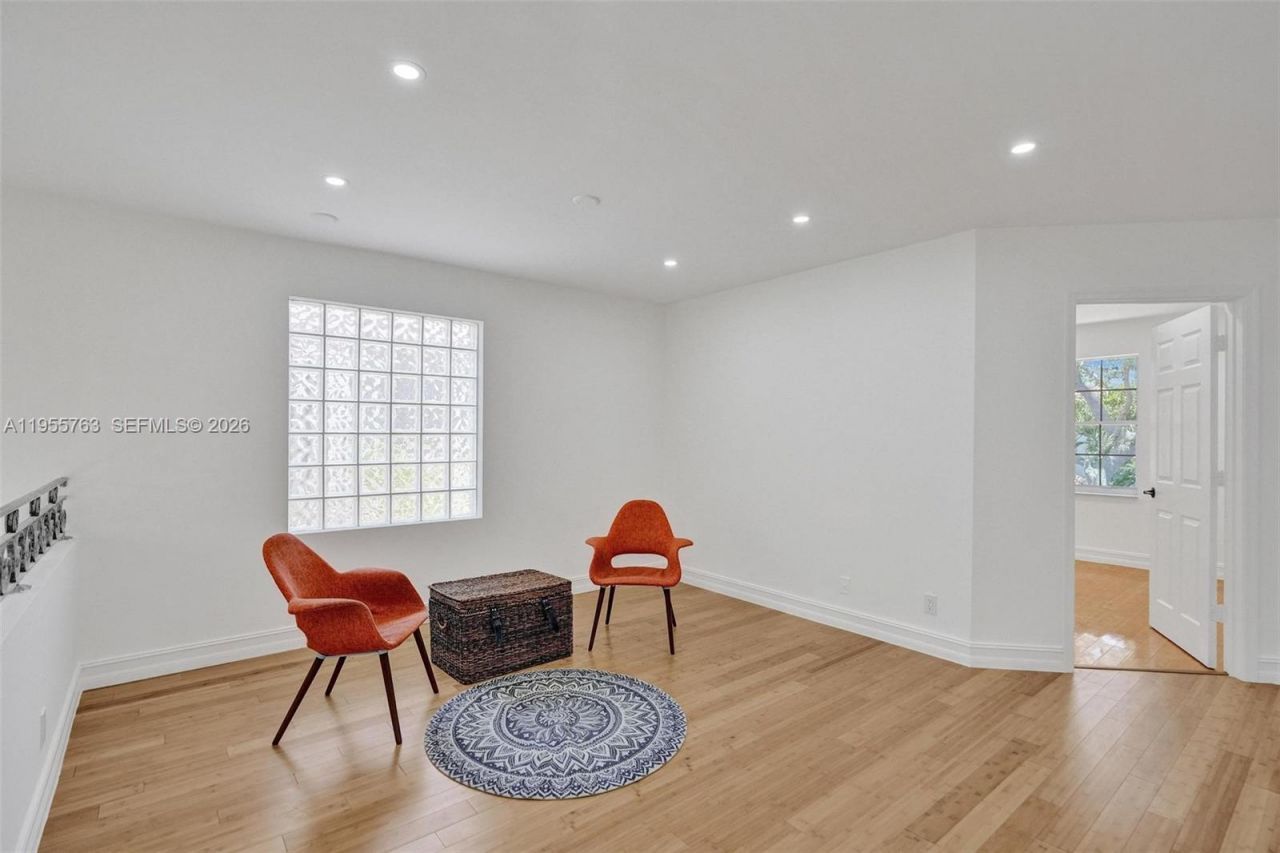 1251 Hayes St, Hollywood, FL 33019 Photo