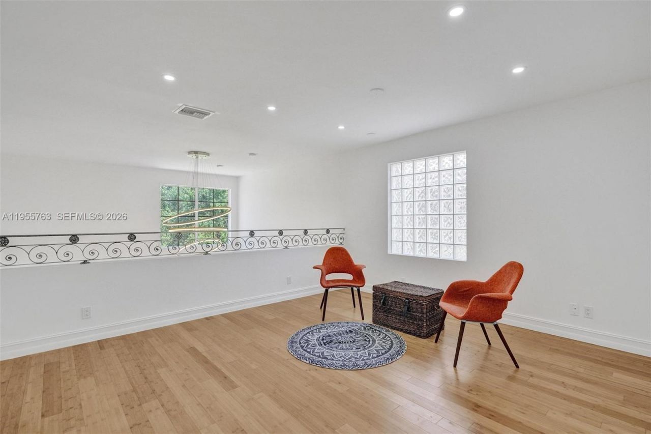 1251 Hayes St, Hollywood, FL 33019 Photo