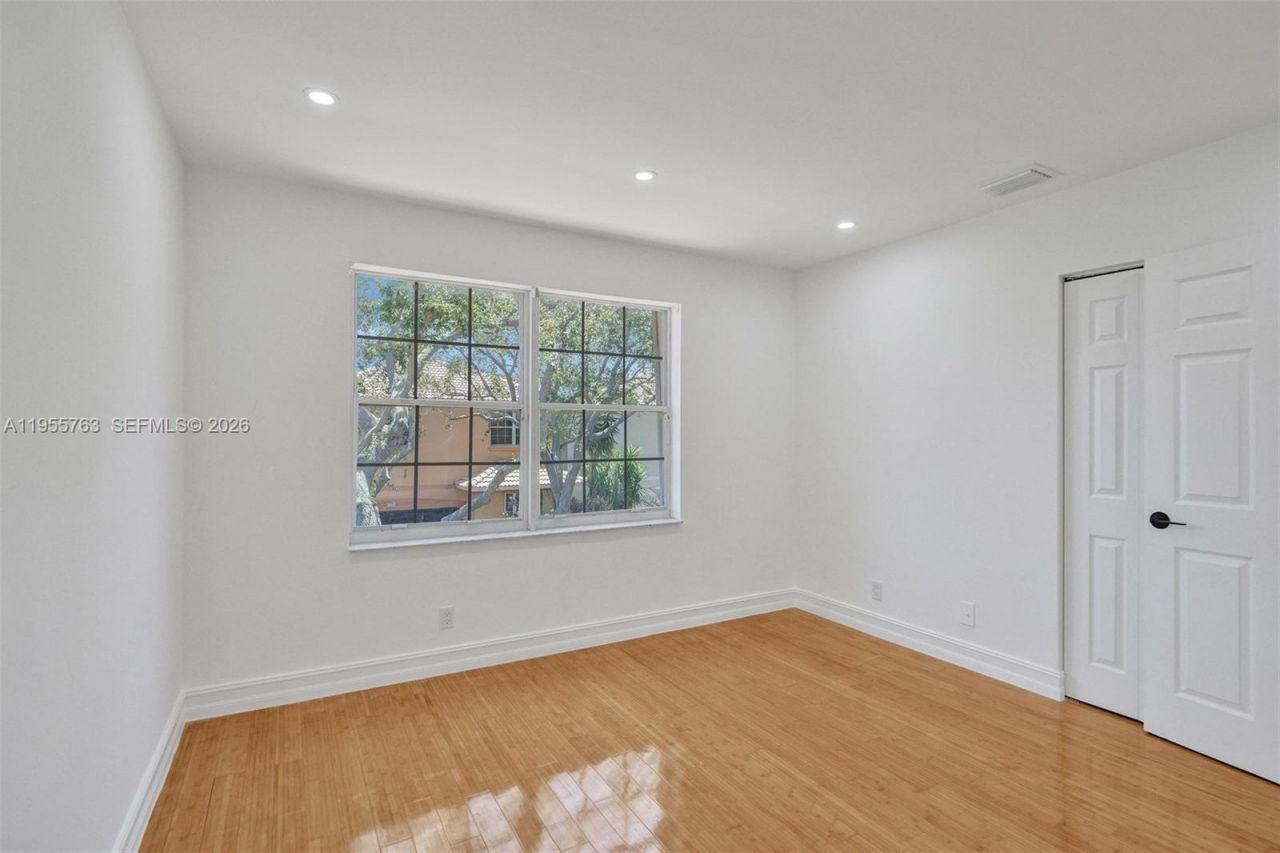 1251 Hayes St, Hollywood, FL 33019 Photo