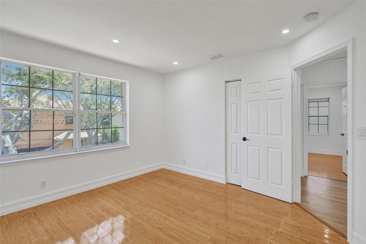 1251 Hayes St, Hollywood, FL 33019 Photo