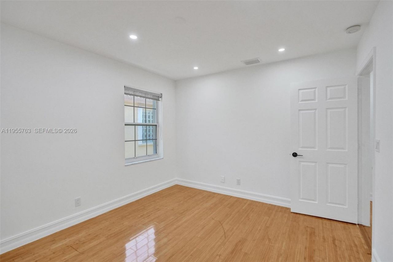 1251 Hayes St, Hollywood, FL 33019 Photo