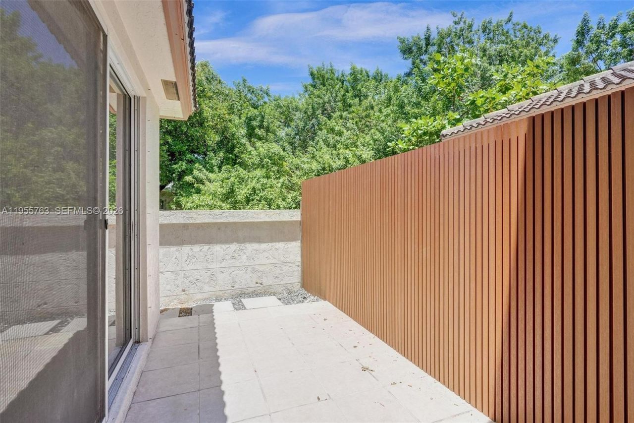 1251 Hayes St, Hollywood, FL 33019 Photo