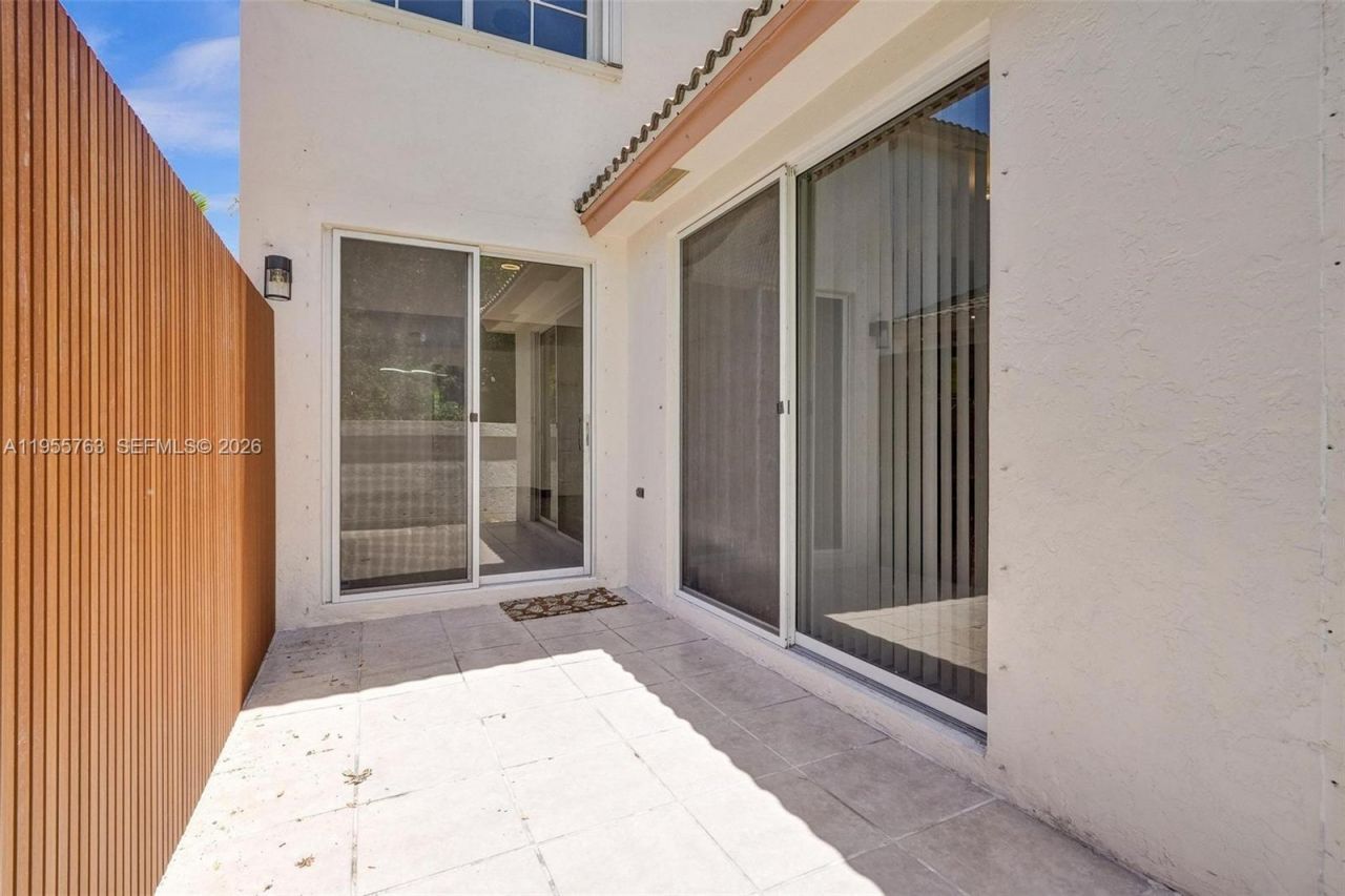 1251 Hayes St, Hollywood, FL 33019 Photo