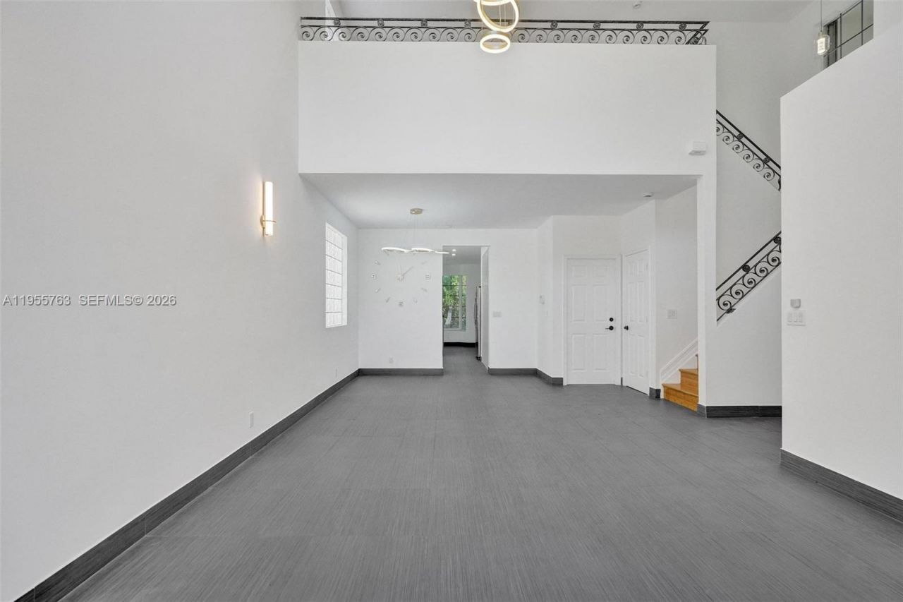 1251 Hayes St, Hollywood, FL 33019 Photo