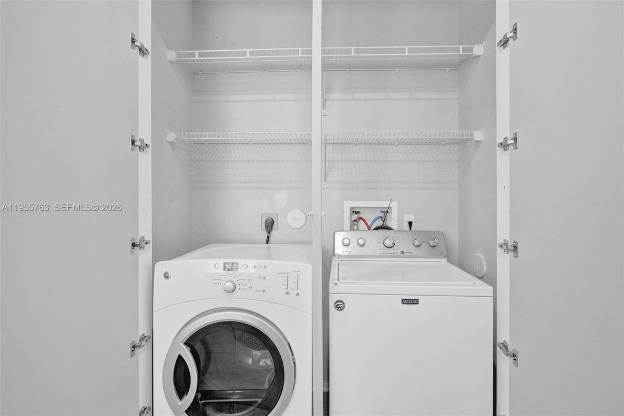 1251 Hayes St, Hollywood, FL 33019 Photo